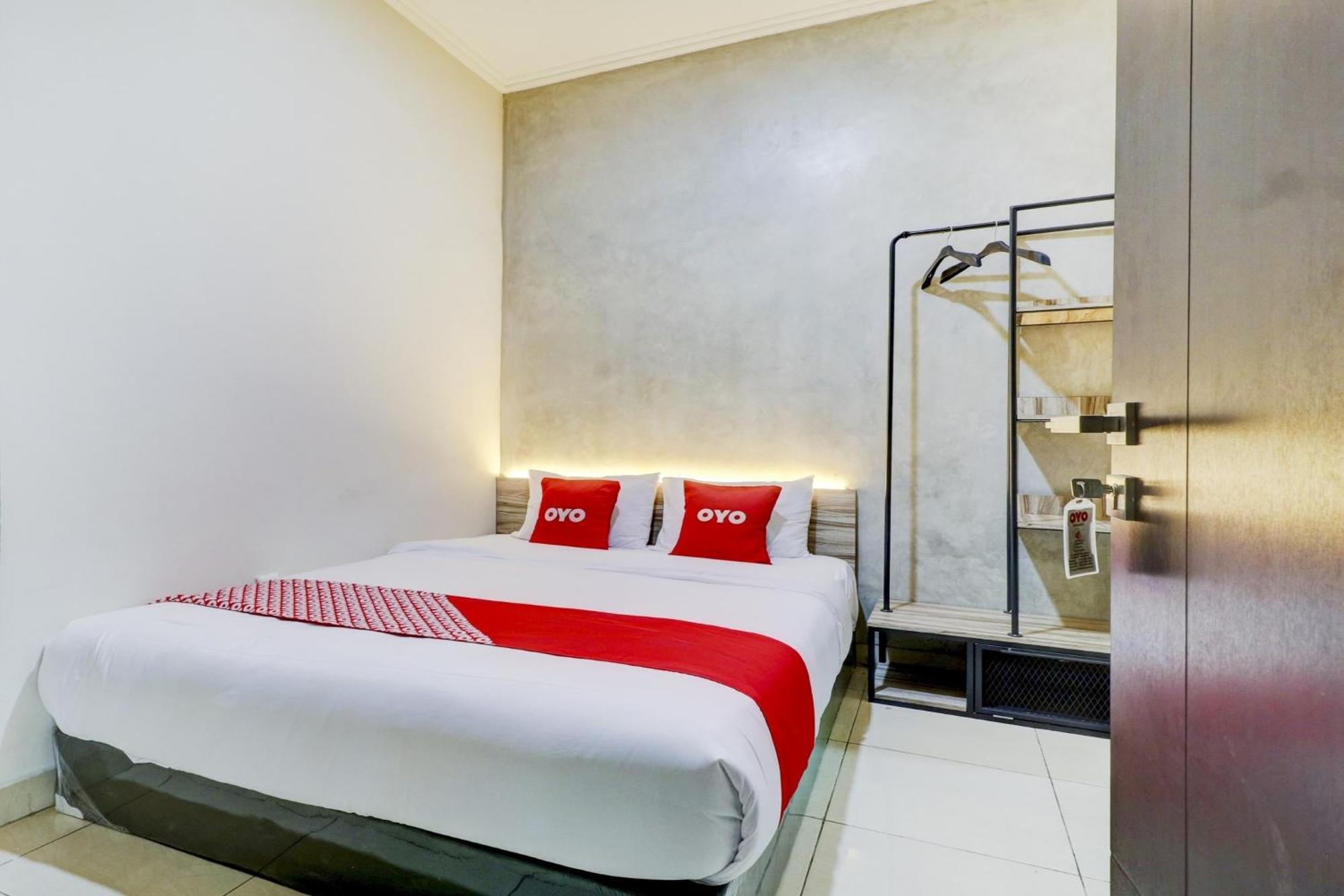 Oyo 90215 Ada Residence Telukjambe Exterior foto